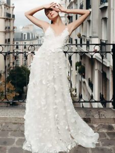 petunia-bridal-gown-by-alena-leena