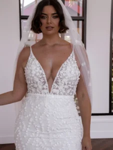 Elliot-Curvy-by-Made-With-Love-Bridal-close-up