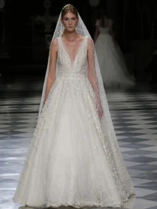 Toluca wedding dress by Yolancris Bridal in EU size 42 full front side showing with full length veil
