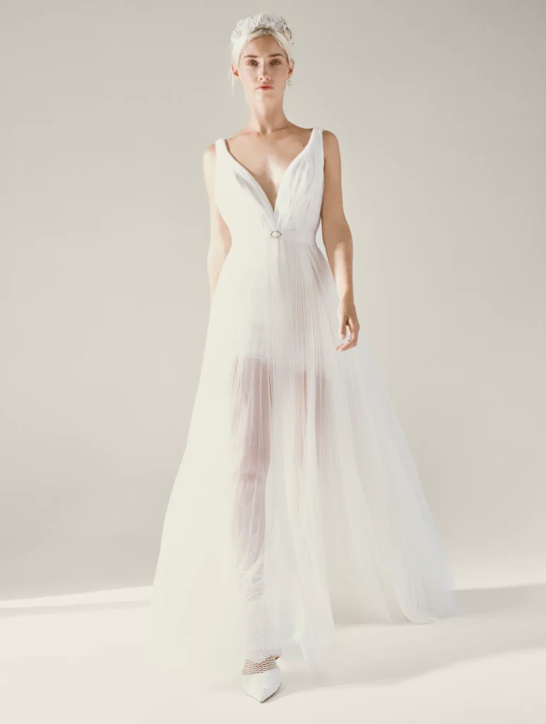 Lily wedding gown by Yolancris available in EU Size 14 and 42 pictured here in full front view of dress